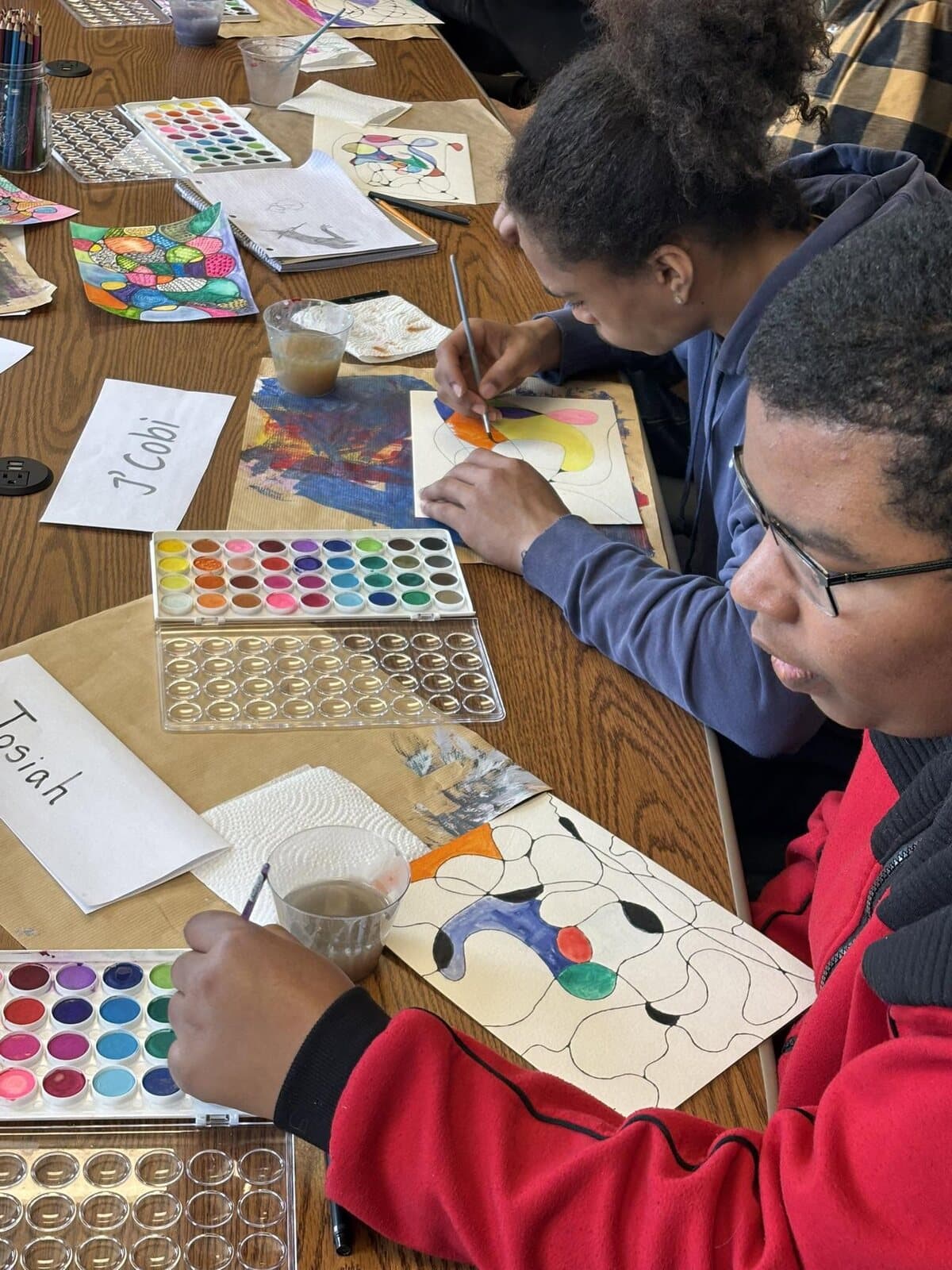Students painting with watercolors at the table